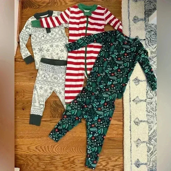 Bundle of three pairs of 18/24 months toddler holiday pajamas Hanna Andersson - Picture 1 of 12
